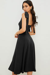Robe mi-longue évasée à bretelles nouées et fente haute - Noir